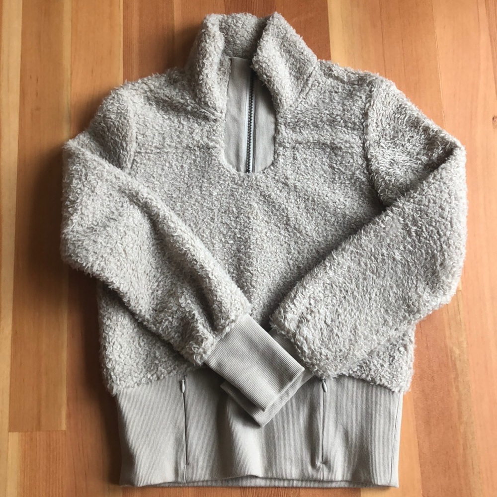 Basin and Range teddy sherpa 1/4 zip pullover. Size small.
